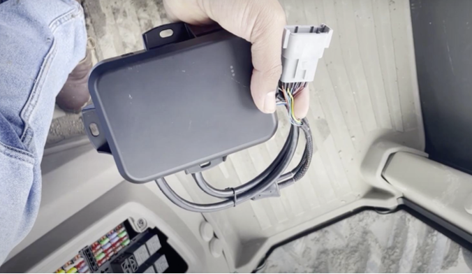 Connecting the J1939 harness to the GPS device